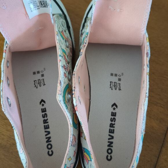 Convers Girls Chuck Taylor All Star Rainbow Castles Big Kids' Sneakers size 1 - Picture 4 of 9